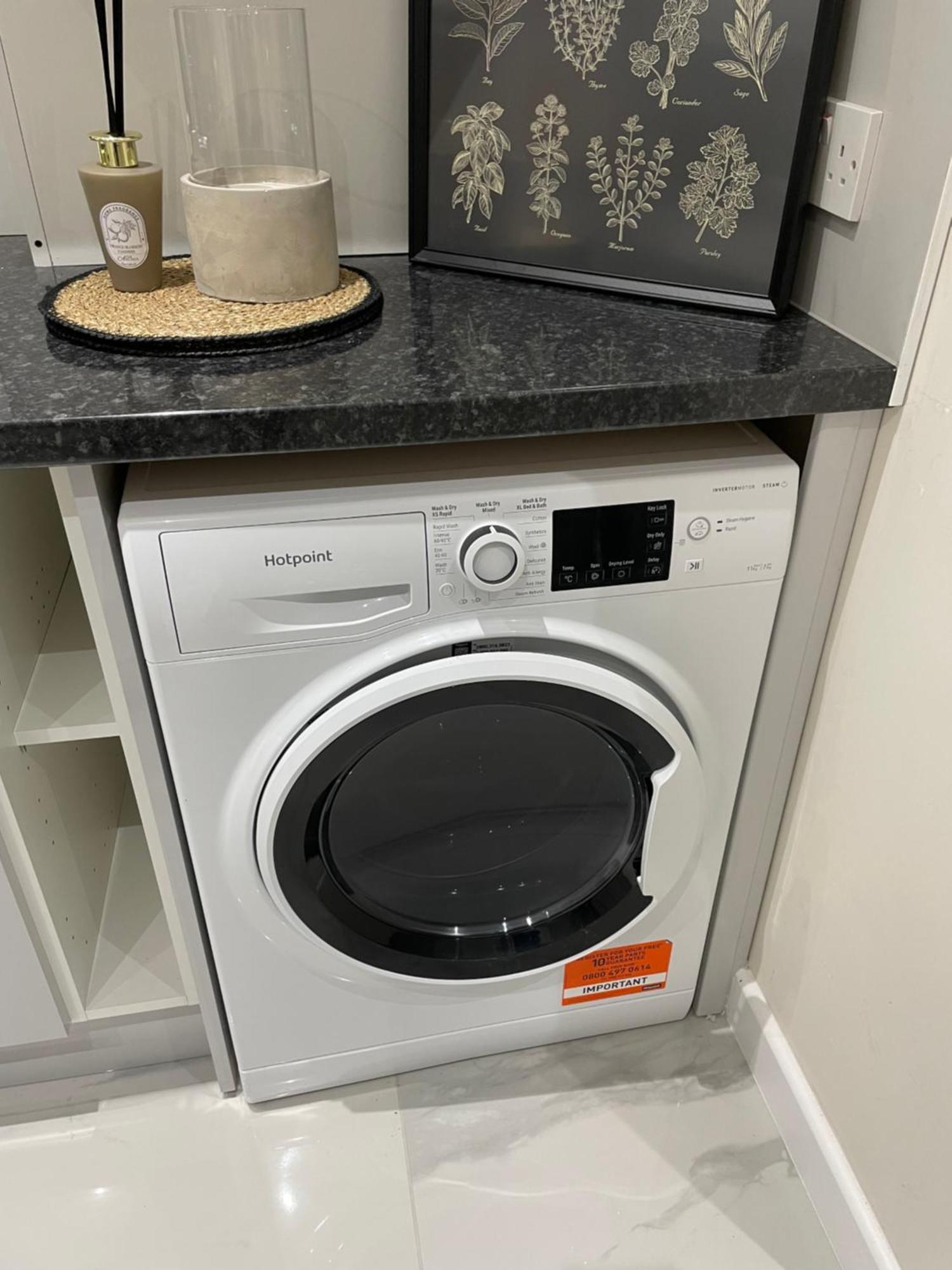 Luxury 3 Bed House - 10 Min Walk From Town Centre - Fully Refurbished *
