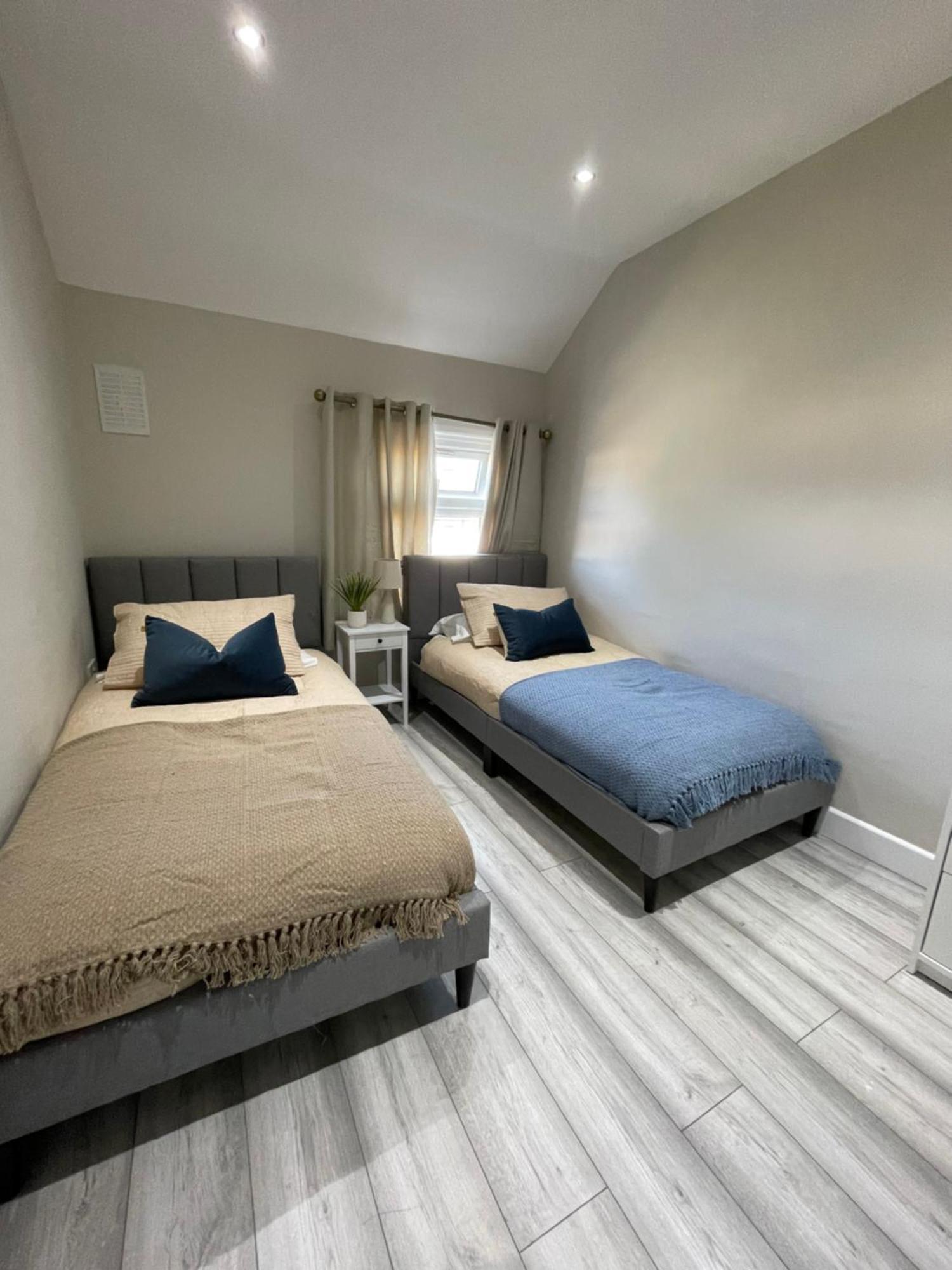 Luxury 3 Bed House - 10 Min Walk From Town Centre - Fully Refurbished