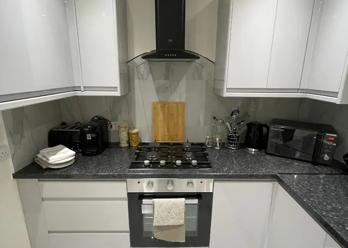 Luxury 3 Bed House - 10 Min Walk From Dartford Town Centre - Fully Refurbished