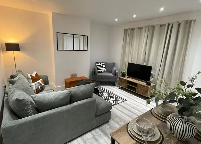 Luxury 3 Bed House - 10 Min Walk From Dartford Town Centre - Fully Refurbished