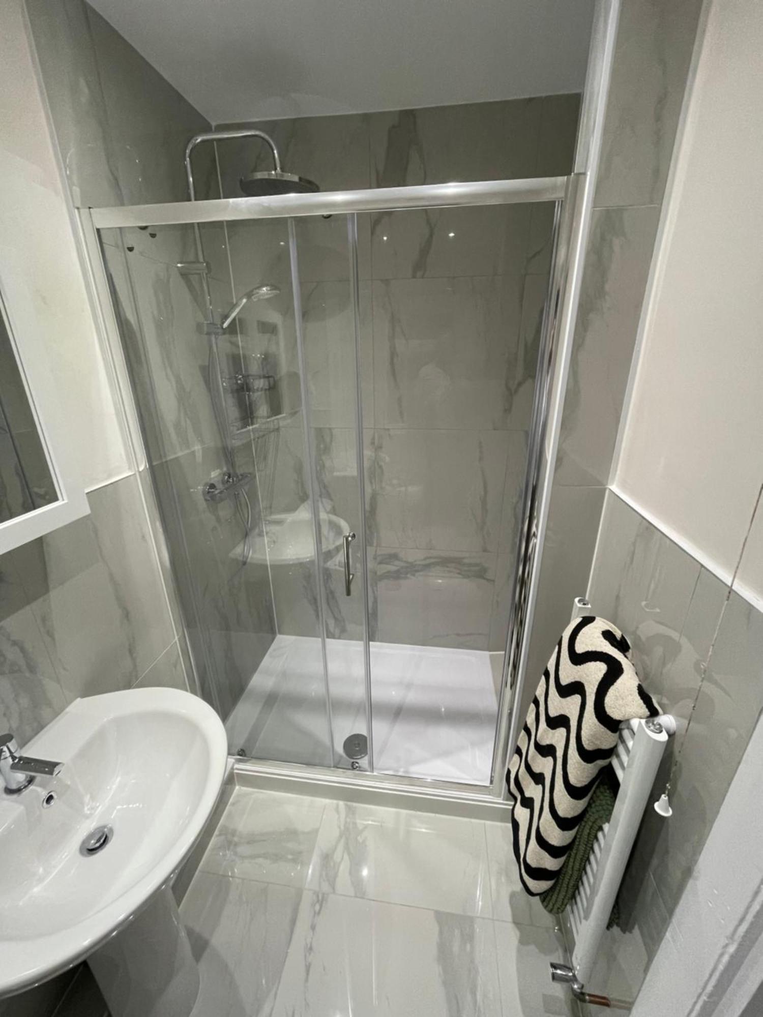 Luxury 3 Bed House - 10 Min Walk From Town Centre - Fully Refurbished Dartford