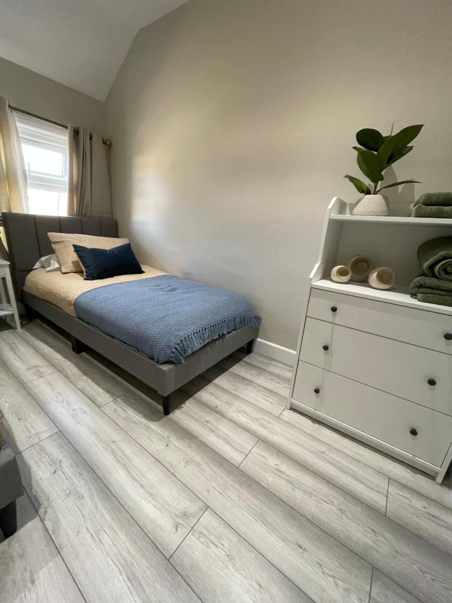 Apartment Luxury 3 Bed House - 10 Min Walk From Town Centre - Fully Refurbished
